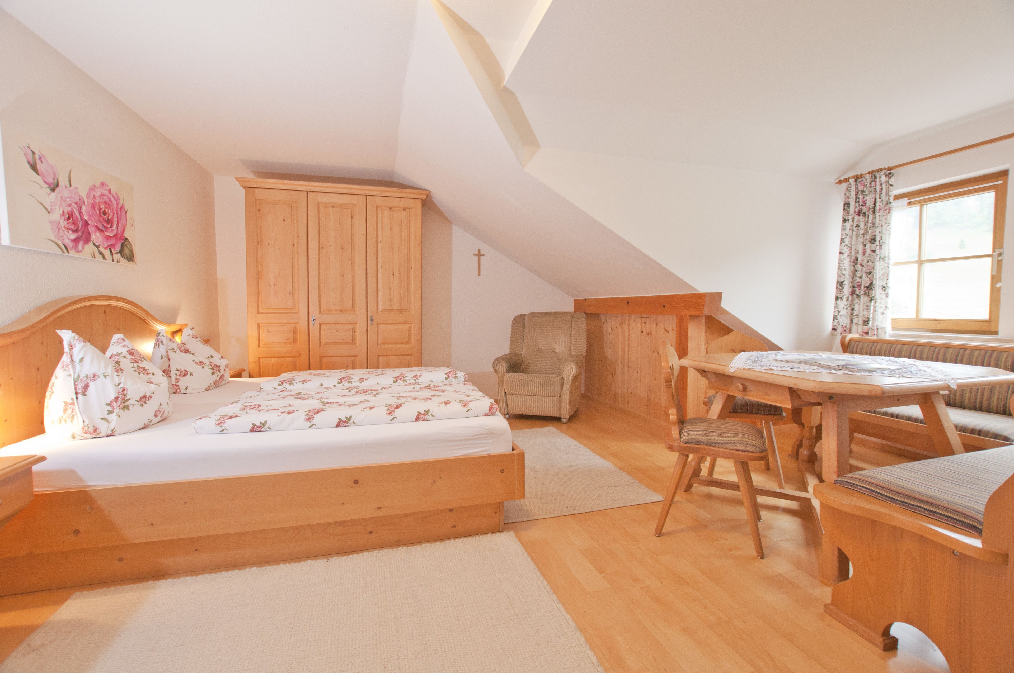 Comfort-Doppelzimmer | Zimmersafe, Schreibtisch, Verdunkelungsvorhänge, kostenlose Babybetten