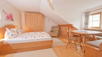 Comfort-Doppelzimmer | Zimmersafe, Schreibtisch, Verdunkelungsvorhänge, kostenlose Babybetten