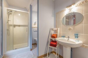 Double Room, 1 Double Bed, Non Smoking | Bathroom shower