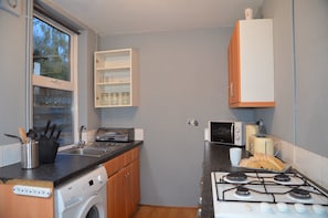 Apartment, 3 Schlafzimmer | Gemeinsame Küchenausstattung | Kühlschrank, Mikrowelle, Ofen, Herdplatte