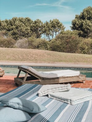 季节性开放的室外游泳池