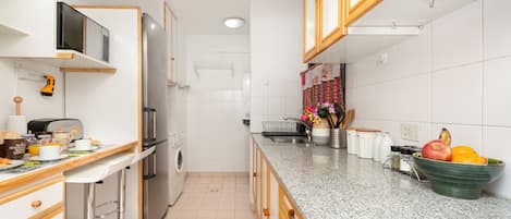 Apartment, 2 Bedrooms | Private kitchen