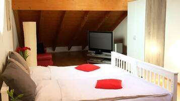 Grand Double Room | Free WiFi, bed sheets