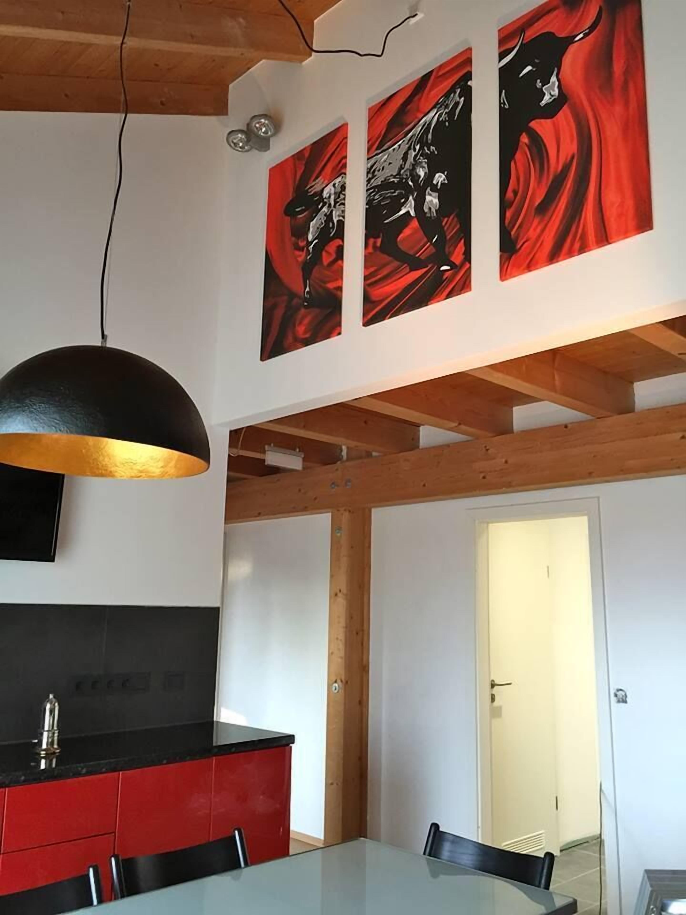 Daily continental breakfast (EUR 15 per person)