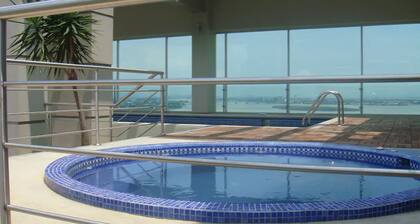 Luxury Suites Riverfront GYE