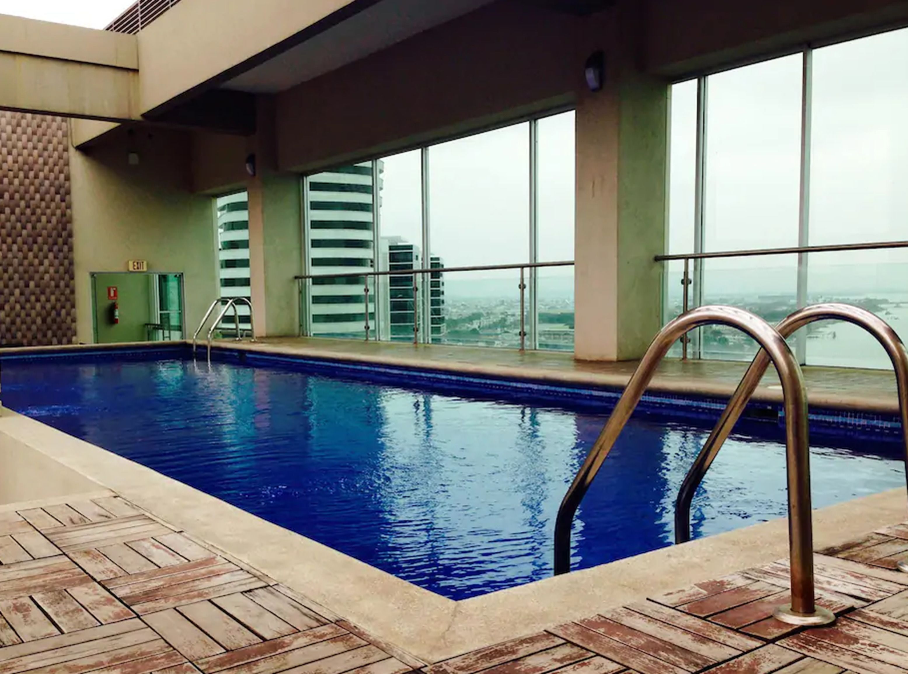 Außenpool, geöffnet von 09:00 Uhr bis 21:00 Uhr, Sonnenschirme