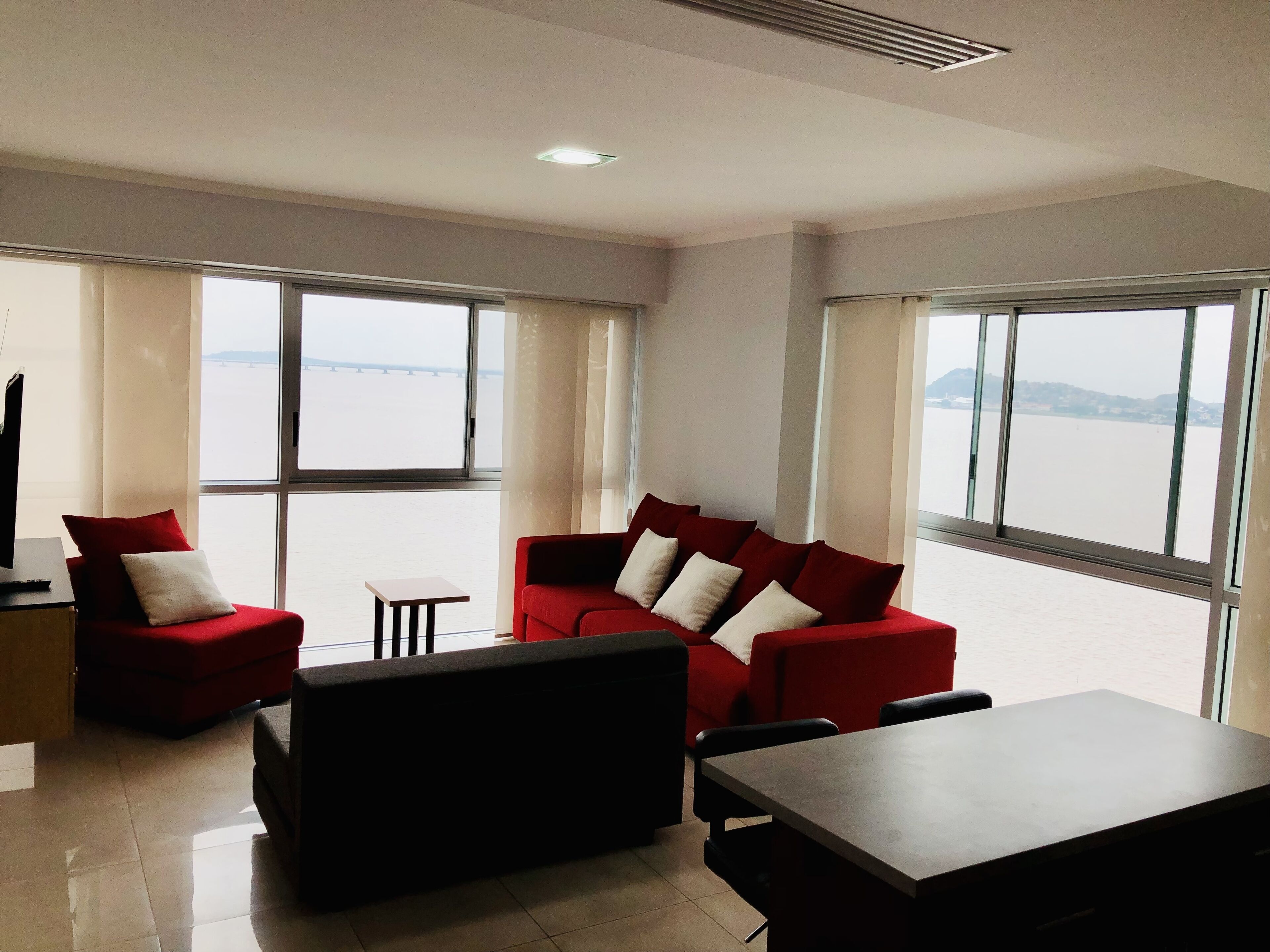 Televisión de pantalla plana de 43 pulgadas con canales digitales 