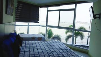 Departamento familiar, 2 habitaciones, vista al río, planta baja (2 Bedrooms with 3 Beds) | 2 habitaciones, ropa de cama de alta calidad y edredón