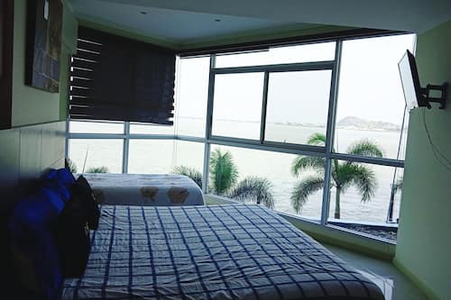 Departamento familiar, 2 habitaciones, vista al río, planta baja (2 Bedrooms with 3 Beds) | Ropa de cama de alta calidad, edredón y camas con pillow-top