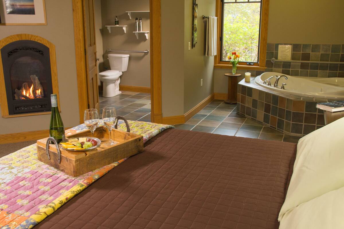 Luxury Room, 1 King Bed, Accessible, Non Smoking | Premium bedding, individually decorated, individually furnished