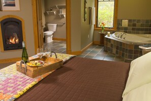 ห้องลักซ์ชัวรี่, เตียงคิงไซส์ 1 เตียง, พร้อมสิ่งอำนวยความสะดวกสำหรับผู้พิการ, ปลอดบุหรี่ | เครื่องนอนระดับพรีเมียม, ห้องพักตกแต่งอย่างมีเอกลักษณ์