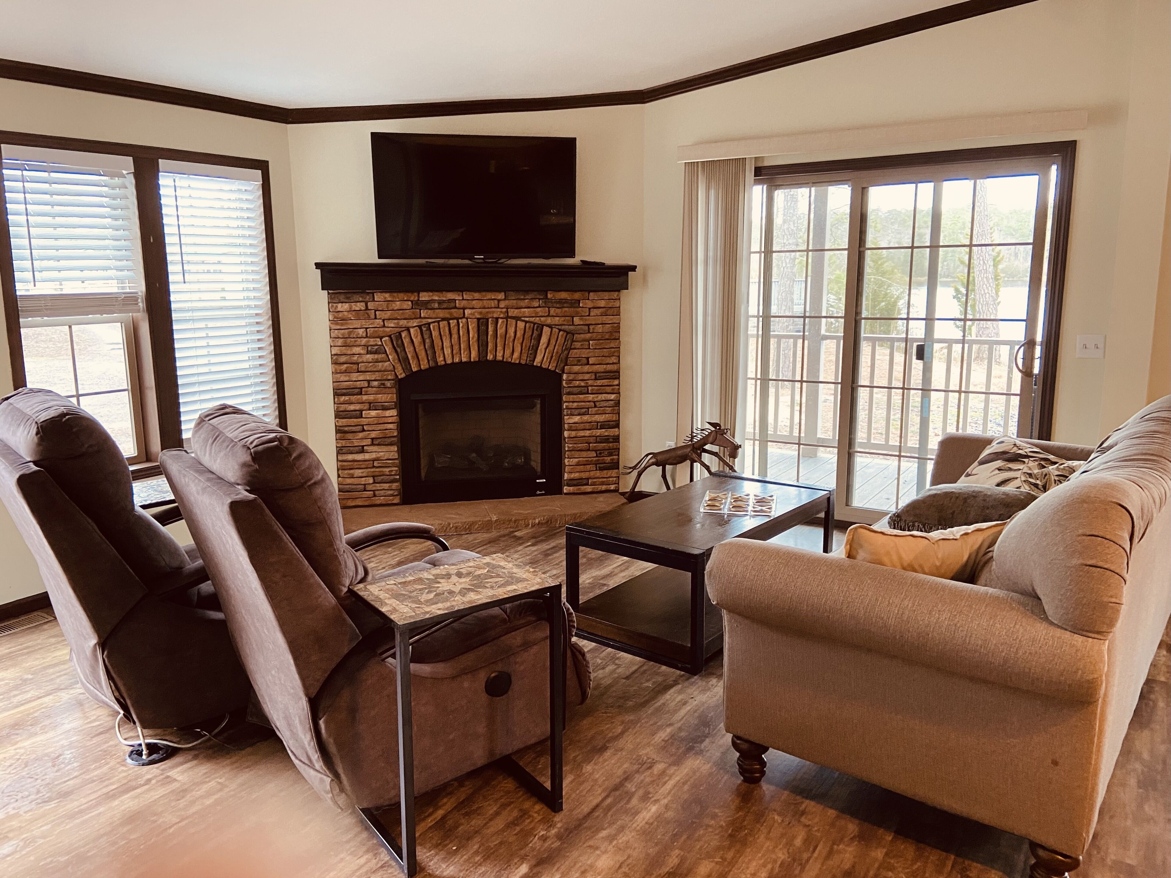 Paradise House | Living area | 75-inch Smart TV with digital channels, Netflix, first-run movies