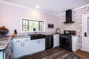 Sanctuary House | Private kitchen | Full-size fridge, microwave, oven, stovetop - Swan Lake Resort Rentals (Absecon)