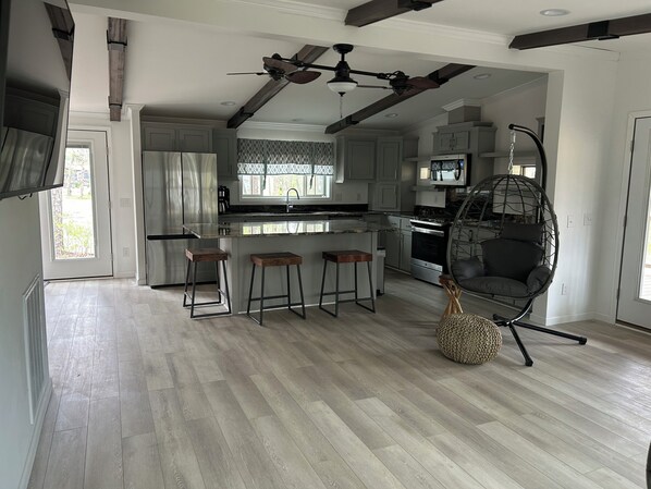 Cottage House | Private kitchen | Full-size fridge, microwave, oven, stovetop - Swan Lake Resort Rentals (Absecon)