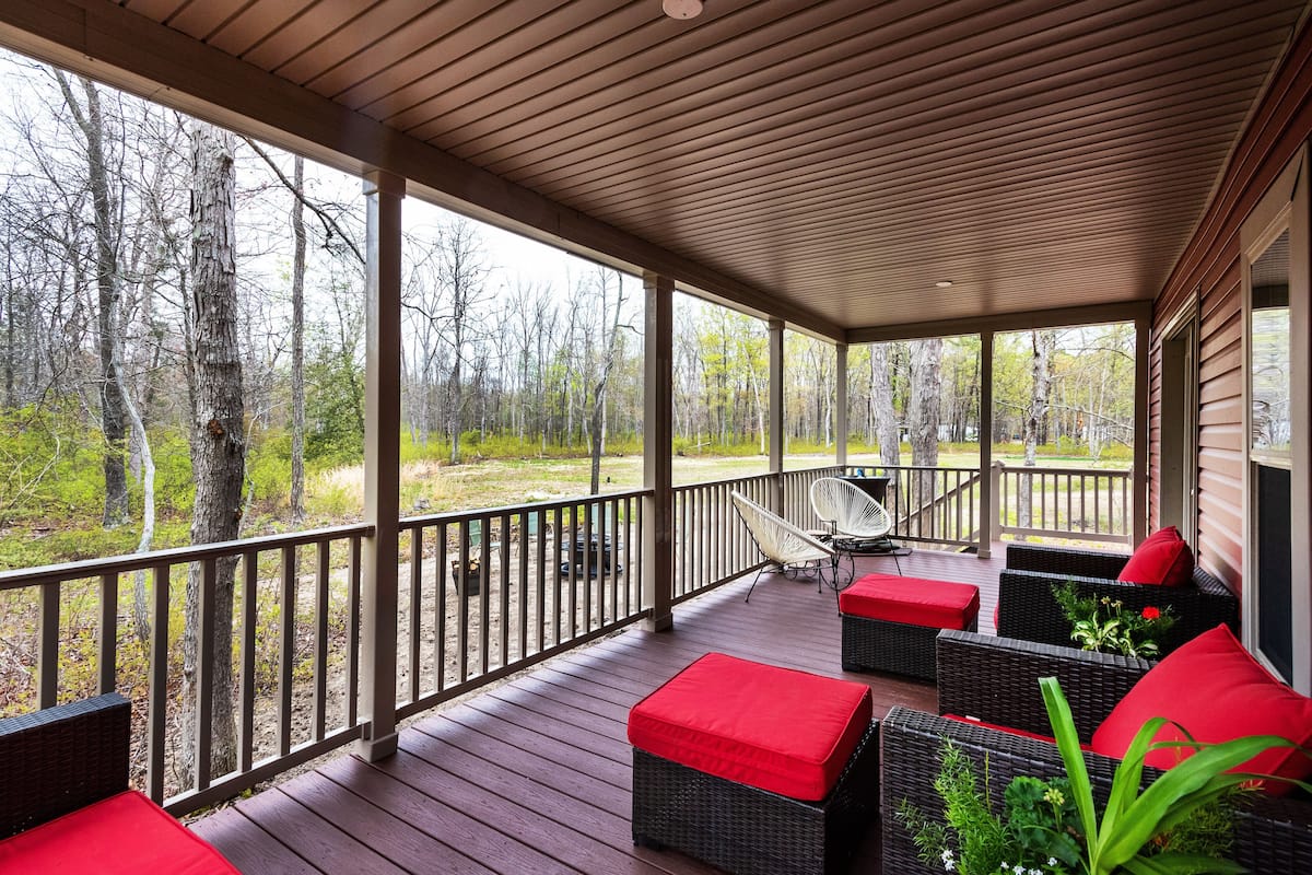 1 bedroom, premium bedding, memory foam beds, individually decorated