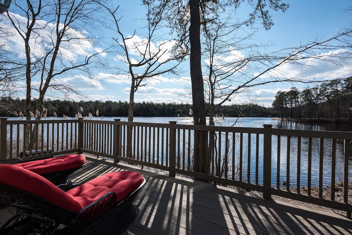 Lake House | 1 bedroom, premium bedding, desk, laptop workspace