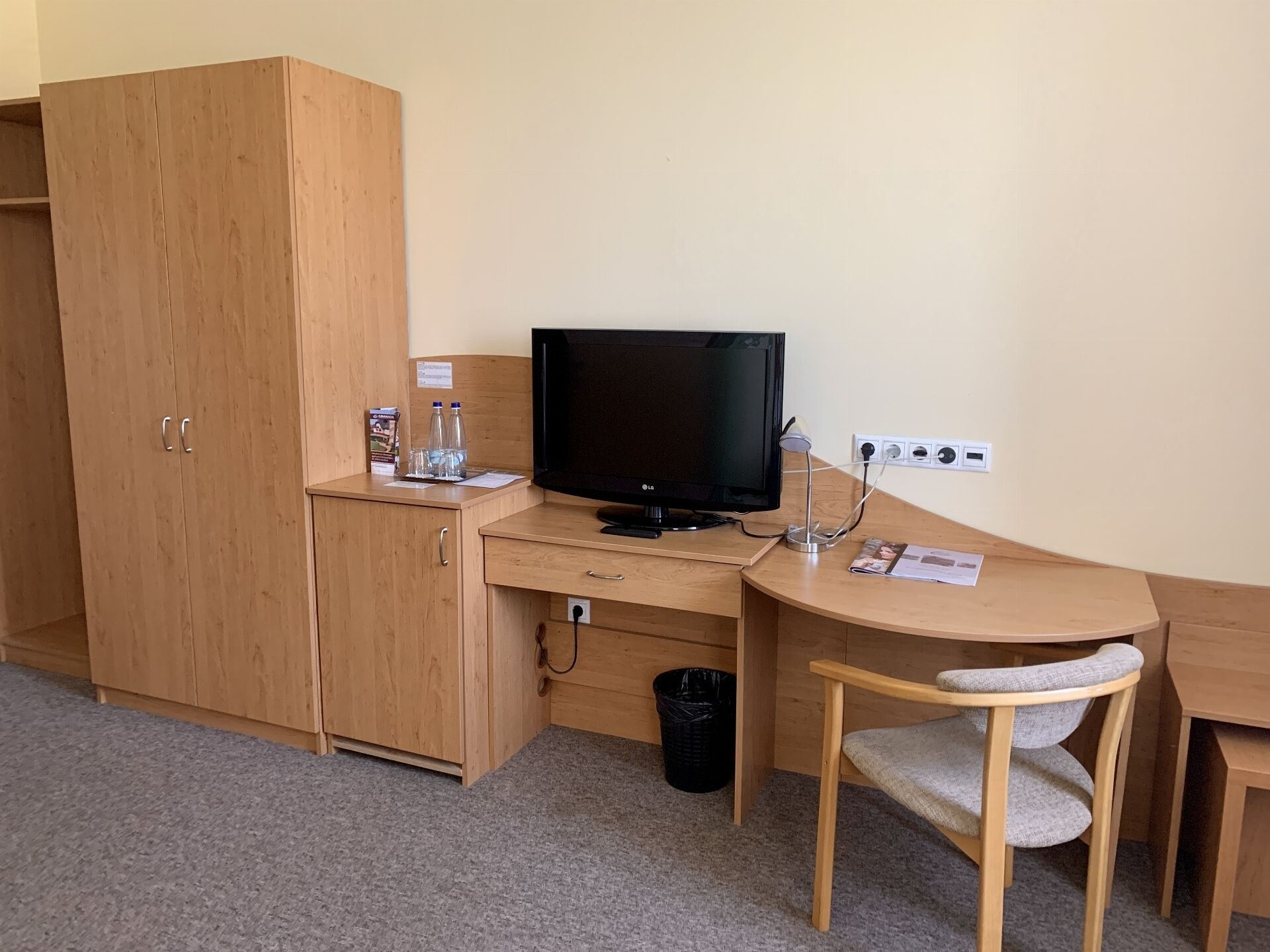standard double room, non smoking | minibar, desk, blackout curtains, soundproofing