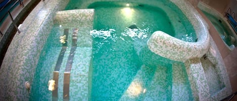 Piscine intérieure