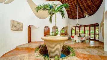 Villa Deluxe, 4 habitaciones, para no fumadores, vista al jardín | Área de sala de estar