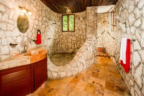 Deluxe Villa, 4 Bedrooms, Non Smoking, Garden View | Bathroom - Villa Natural Luxury Architect Villa (Cancun)