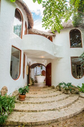 Property entrance - Villa Natural Luxury Architect Villa (Cancun)