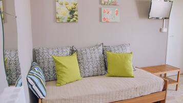 Vierbettzimmer, Balkon | Babybetten, kostenloses WLAN, Bettwäsche