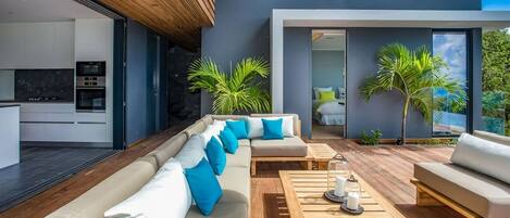 Fernseher, DVD-Player, Stereoanlage