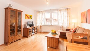 Standard Apartment | Living area | Flat-screen TV, DVD player - Apartment Morgenstern (Neuss)