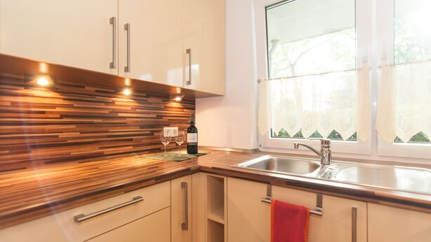Standard Apartment | Private kitchen | Coffee/tea maker, full-sized fridge, microwave, stovetop - Apartment Morgenstern (Neuss)