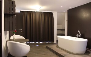 Dobbeltrom – comfort, balkong, parkutsikt | Minibar, safe på rommet, individuelt dekorert og individuelt innredet