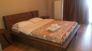 Apartment, 1 King-Bett, Kühlschrank und Mikrowelle, Stadtblick