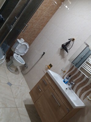 Grand-Apartment, 2 Schlafzimmer | Badezimmer