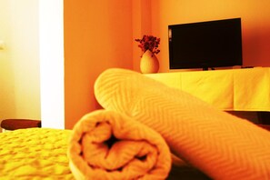 Appartement, 1 slaapkamer, uitzicht op zee (TopFloor) | Een bureau, geluiddichte muren, gratis wifi