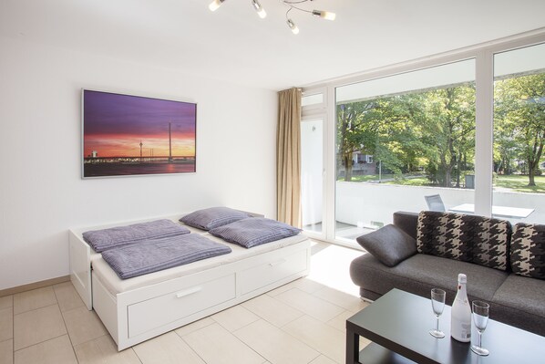 Studio | Iron/ironing board, free cribs/infant beds, free WiFi, bed sheets