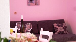 Leilighet – standard | Spiseområde på rommet