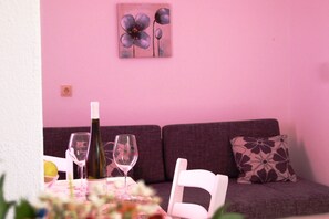 Leilighet – standard | Spiseområde på rommet