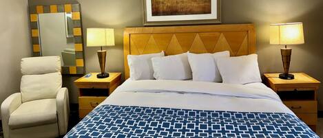 Standard Room, 1 King Bed, Non Smoking | Minibar, iron/ironing board, free WiFi, bed sheets