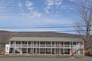 Front of property - Rodeway Inn (Adams)