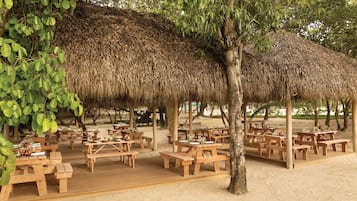 6 restaurants, breakfast, lunch, dinner served; Asian cuisine