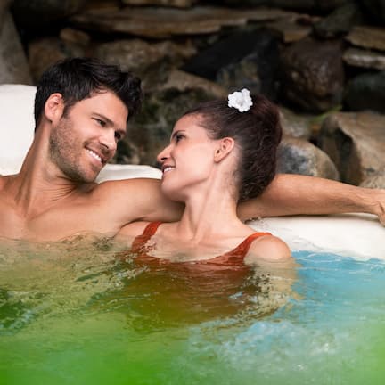 Couples treatment rooms, sauna, hot tub, body treatments, aromatherapy