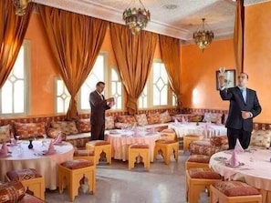 مطعم