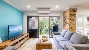 Smart TV, reproductor de DVD y tenis de mesa