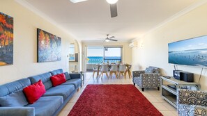 Living area - Sunset, 3/11 Victoria Parade - stunning unit right across from the water (Nelson Bay)