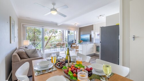 Sebastapol, 4,66 Thurlow Avenue - Unit with wonderful views across the bay