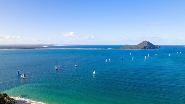 Beach - Hibiscus Court, 2/9 Government Road - fantastic air conditioned 3 bedroom unit (Shoal Bay)