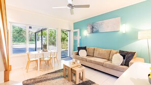 Smart TV - Florida, 1/5 Lillian Street - 2 min walk to beach, shops & restaurants (Shoal Bay)