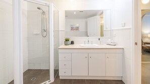 Shower, jetted bath - Peninsula Waters, 1/2-4 Soldiers Point Road - Aircon, pool & massive outdoor area (Soldiers Point)
