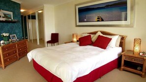 3 slaapkamers, een strijkplank/strijkijzer, gratis wifi, beddengoed