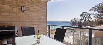 Shoreline, 4,7 Victoria Parade - Views over Fly Point and close to Nelson Bay Marina