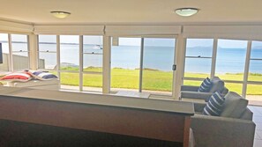 Interior - The Clippers, 1/131 Soldiers Point Road - fabulous waterfront unit (Soldiers Point)